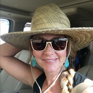 Meet your Posher, Casey